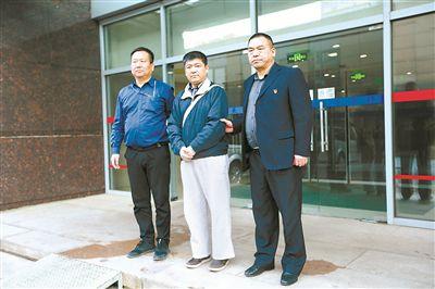 胡怀邦的父亲是谁，胡怀邦的父亲是谁(胡怀邦的父亲是谁)（畏罪潜逃二十载）