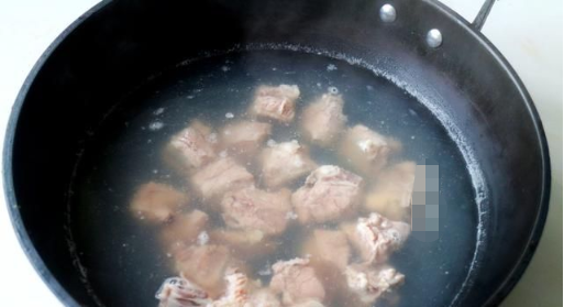 教你做清心润肺的无花果苹果瘦肉汤，苹果瘦肉无花果汤做法（5种食材一起煮好就成）