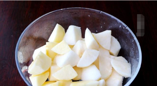 教你做清心润肺的无花果苹果瘦肉汤，苹果瘦肉无花果汤做法（5种食材一起煮好就成）