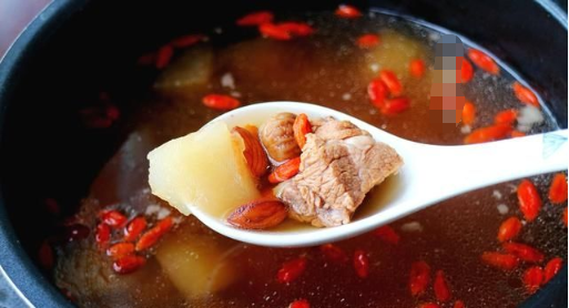 教你做清心润肺的无花果苹果瘦肉汤，苹果瘦肉无花果汤做法（5种食材一起煮好就成）