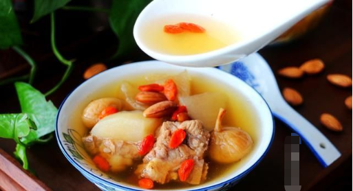 教你做清心润肺的无花果苹果瘦肉汤，苹果瘦肉无花果汤做法（5种食材一起煮好就成）