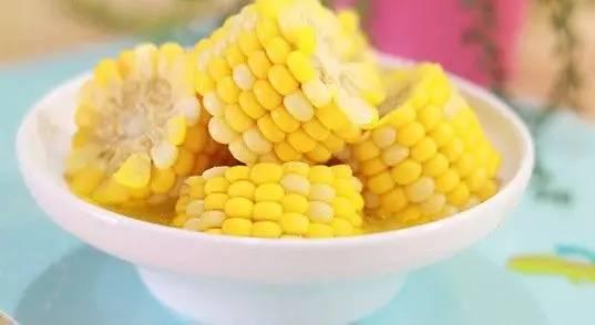 黄豆水有哪些功效，煮黄豆水喝有什么功效（降压排毒就吃它）