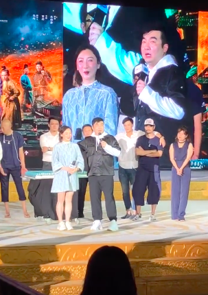 《长安十二时辰》制片人梁超求婚何雯娜成功，并否认怀孕（未婚夫系《长安十二时辰》制片人）