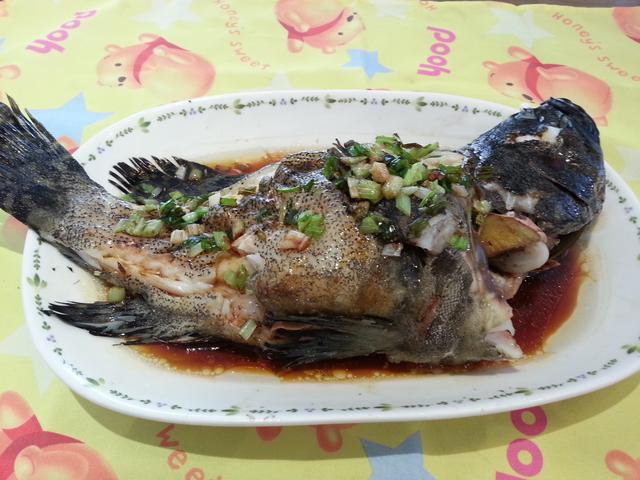 为什么吞白糖可以下鱼刺，白糖为什么能溶解鱼刺（让鱼刺自己“跑出来”）