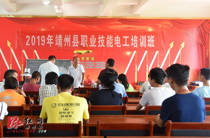 岩脚镇家电维修店 “进村”免费培训 拓宽村民就业路