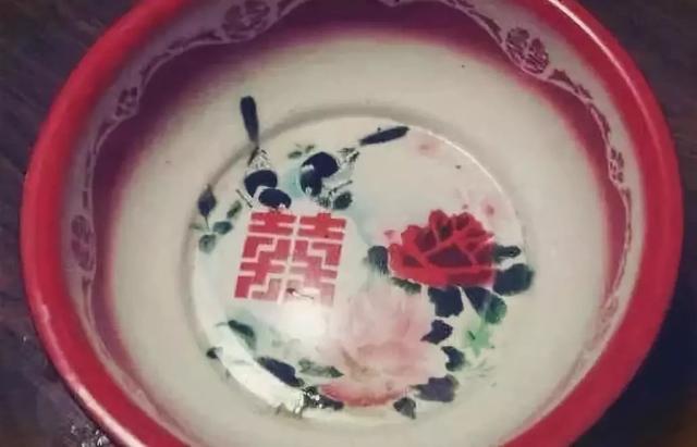 行李箱买多大的合适，出差行李箱买多大的合适（叫做爸妈给你塞的行李箱）