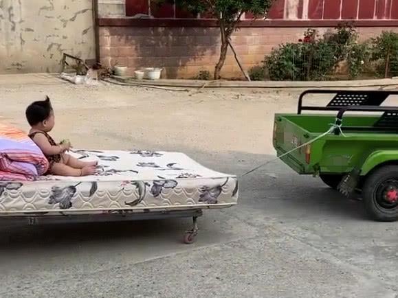 骑车兜风放松心情说说句子，开心去兜风的说说（“超拉风爷爷”骑车带娃兜风火了）