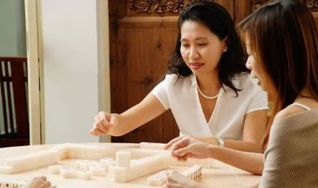 技巧占一半!教你打麻将的方法！，麻将要赢牌（教你7个打麻将中的实用技巧）