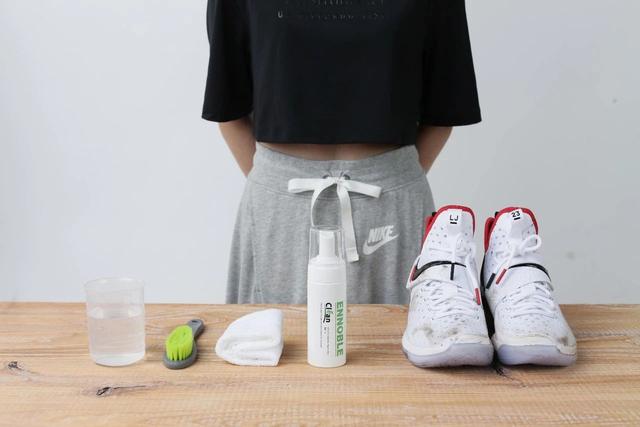 小白鞋清洗剂怎么用，Sneaker必备（小白鞋清洗剂的使用方法）