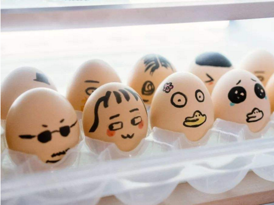 鸡蛋大头朝下还是小头朝下，鸡蛋怎么放置大头还是小头朝下（真没想到鸡蛋放冰箱有这么多细节要注意）