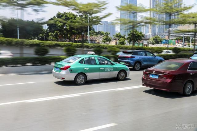 现代moinca是什么车，北京现代moinca什么车多少钱（出租车的颜色比你的生活还要多彩）