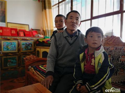 北京的金山上光芒照四方，北京的金山上光芒照四方什么歌（照亮三代牧民守边路）