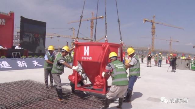 天府国际机场t2航站楼结构图，成都天府国际机场T2航站楼主体封顶
