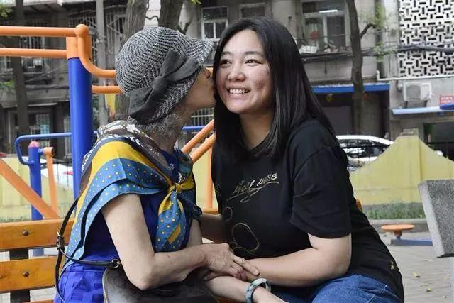 抖音上怎么用老公和字母画猪猪，抖音在老公胸上画的小猪（女儿做了一个惊人决定）