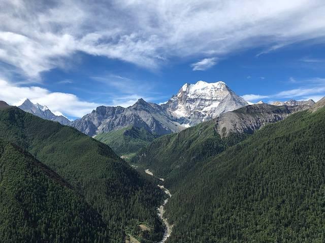 稻城在哪，四川稻城亚丁几月份去合适（你是人间值得-稻城亚丁）