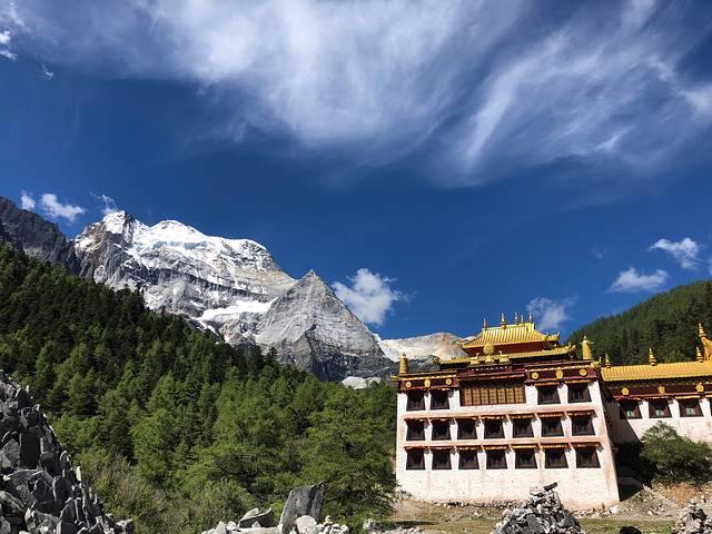稻城在哪，四川稻城亚丁几月份去合适（你是人间值得-稻城亚丁）