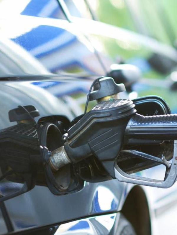 燃油宝有用吗，车子积碳加燃油宝有用吗（这玩意是不是真有用）