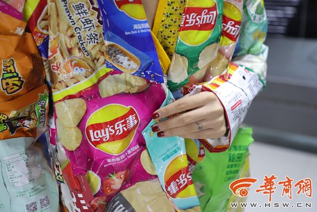 旧杂志属于什么垃圾，杂志是属于什么垃圾（西安青年创业者制作史上最垃圾潮服）