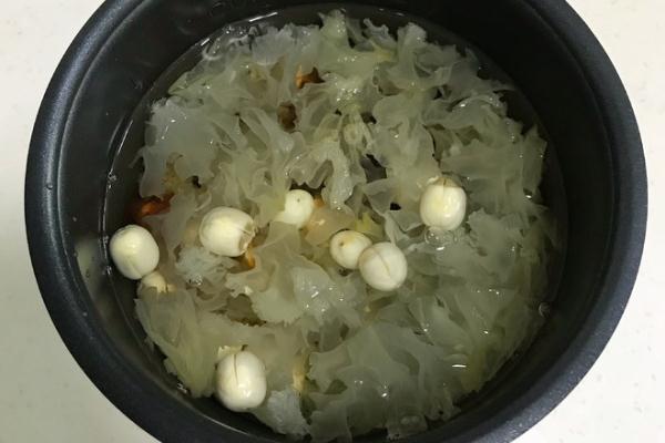 女性最佳护肤养颜方法，女人怎样护肤养颜（9月光喝水可不行）