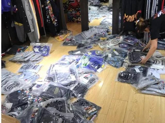 乐斯菲斯羽绒服价格，乐斯菲斯冲锋衣多少钱（青岛麦凯乐13周年庆）