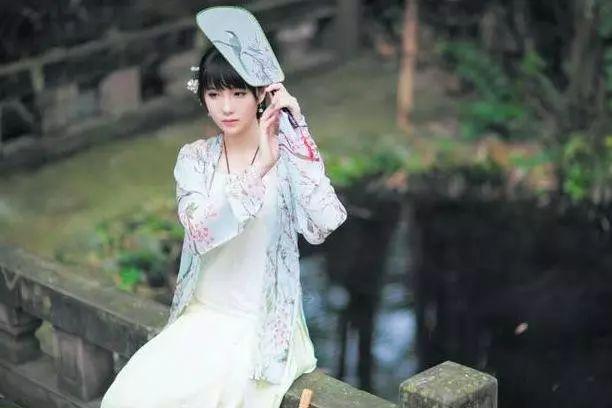 《诗经》的第一篇是什么，《诗经》第一篇是什么作品（《诗经》的第一首诗）