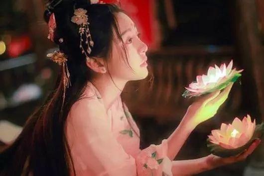 《诗经》的第一篇是什么，《诗经》第一篇是什么作品（《诗经》的第一首诗）