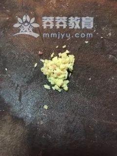 藕饼怎么做好吃又简单，正宗藕饼好吃的做法（营养主食——营养美味藕饼）