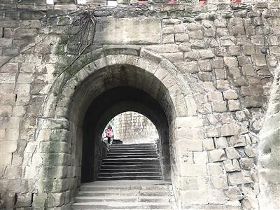 乐的含义是什么回答得越详洗越好，乐的意思有哪些（城门几丈高）