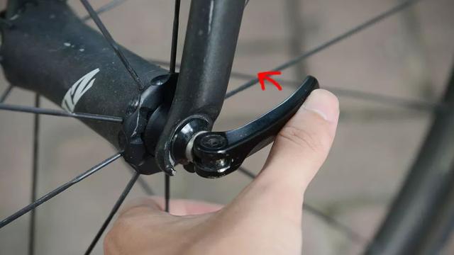 教你如何快速的给自行车更换新链条，自行车链条什么时候需要更换（圈刹、碟刹前后轮拆卸与安装）