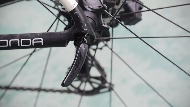 教你如何快速的给自行车更换新链条，自行车链条什么时候需要更换（圈刹、碟刹前后轮拆卸与安装）