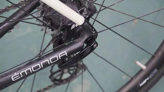 教你如何快速的给自行车更换新链条，自行车链条什么时候需要更换（圈刹、碟刹前后轮拆卸与安装）