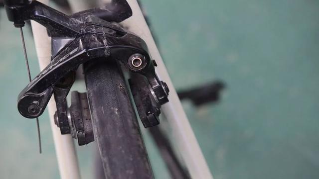 教你如何快速的给自行车更换新链条，自行车链条什么时候需要更换（圈刹、碟刹前后轮拆卸与安装）