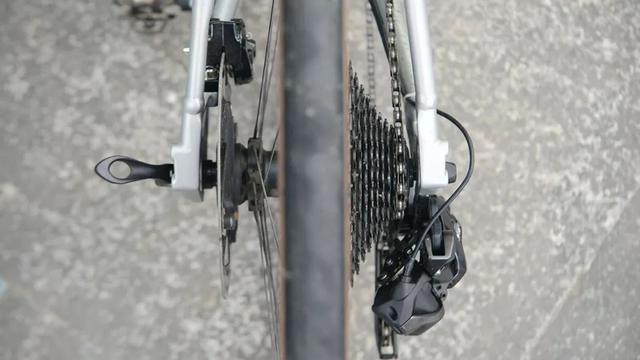 教你如何快速的给自行车更换新链条，自行车链条什么时候需要更换（圈刹、碟刹前后轮拆卸与安装）