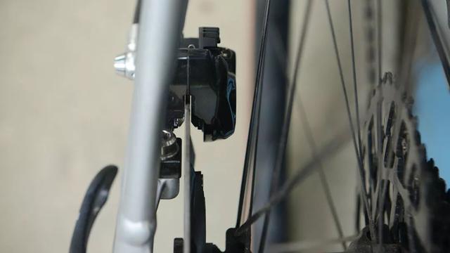 教你如何快速的给自行车更换新链条，自行车链条什么时候需要更换（圈刹、碟刹前后轮拆卸与安装）