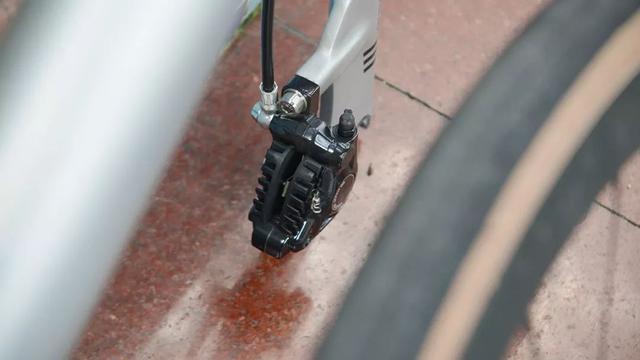 教你如何快速的给自行车更换新链条，自行车链条什么时候需要更换（圈刹、碟刹前后轮拆卸与安装）