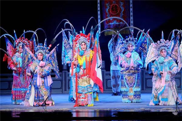 京剧中的穆桂英穿什么服装，京剧中穆桂英的打扮（程派“穆桂英”再挂帅）