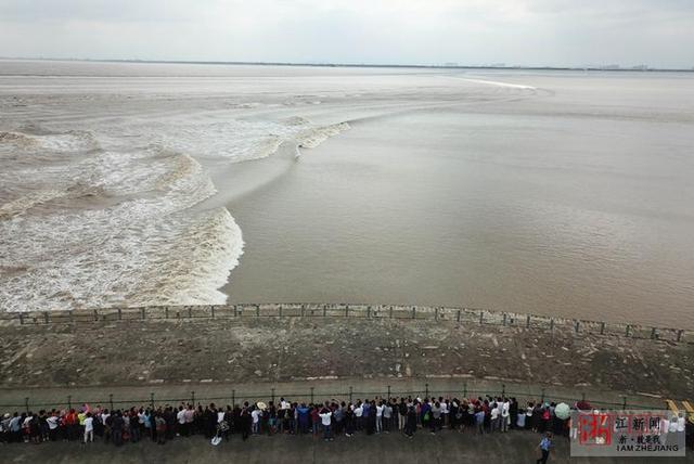 钱塘江每天涨潮时间表，钱塘江涨潮是什么时间每年的几月份（八月十八观潮季来临）