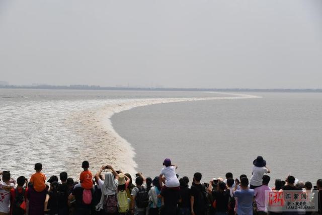 钱塘江每天涨潮时间表，钱塘江涨潮是什么时间每年的几月份（八月十八观潮季来临）