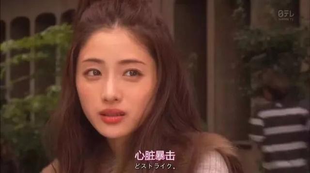 饭圈女孩什么意思，饭圈女孩是什么意思（控评、轮博、毒唯⋯⋯饭圈女孩的世界不是想进就进）