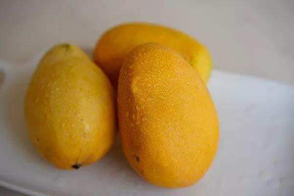 芒果可以上供吗，哪些水果可以上供（“自己拿竹竿门口打去...”）