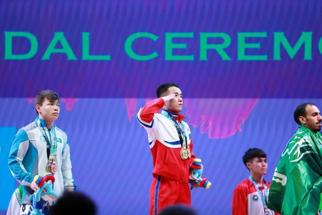 举重世界纪录是多少，举重世界纪录百度百科（朝鲜名将严润哲夺冠并打破世界纪录）