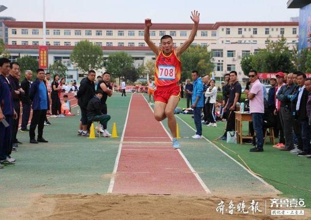 三级跳远怎么跳，三级跳远技巧（腾空而跃——滨州市第十九届运动会三级跳远赛事回顾）