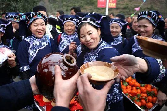 少数民族风俗习惯，少数民族及其风俗习惯（感受少数民族风情）