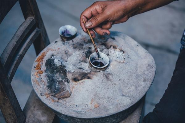 传统蜡染作品背后的意义，感受中国传承几千年的艺术瑰宝