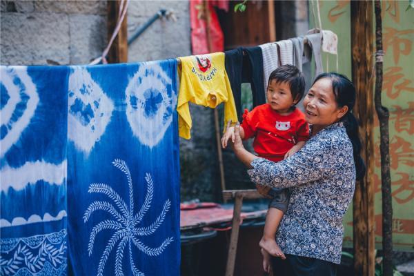 传统蜡染作品背后的意义，感受中国传承几千年的艺术瑰宝