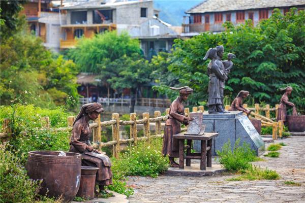 传统蜡染作品背后的意义，感受中国传承几千年的艺术瑰宝