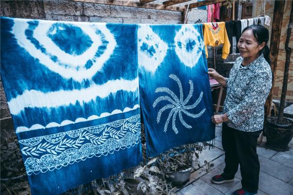 传统蜡染作品背后的意义，感受中国传承几千年的艺术瑰宝