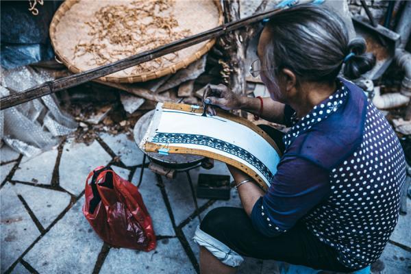 传统蜡染作品背后的意义，感受中国传承几千年的艺术瑰宝