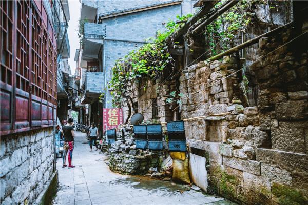 传统蜡染作品背后的意义，感受中国传承几千年的艺术瑰宝