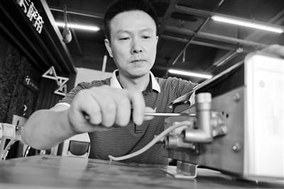 宁海附近家电安装维修拆装 90年代劳模张剑隼：家电卖得火 他率先承诺“上门维修”